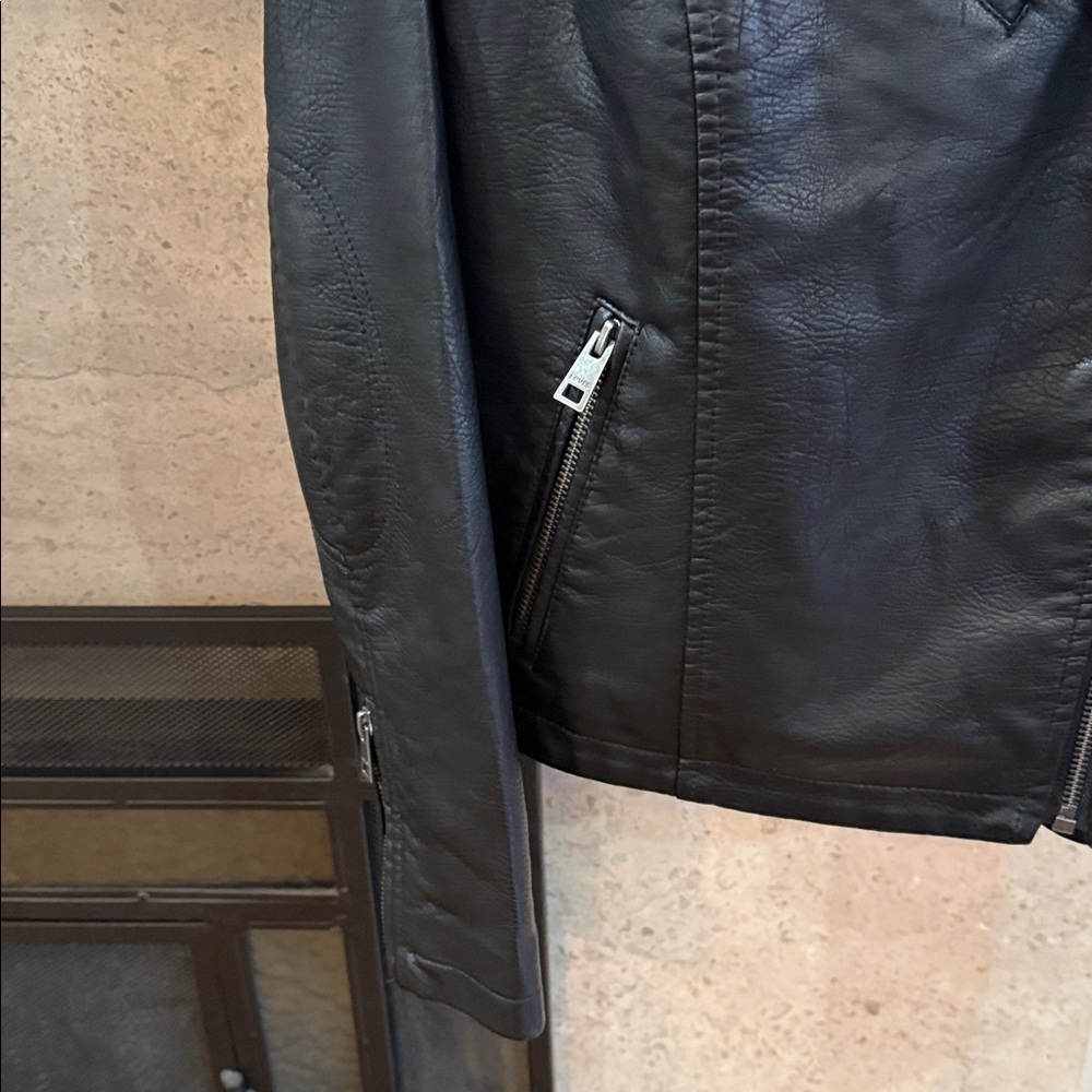 Levi's Classic Black Faux Leather Moto Jacket. Women’s Size Small - Picture 5 of 12